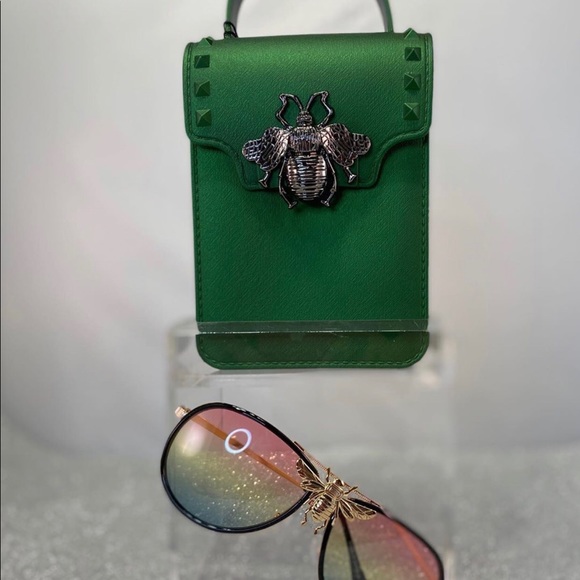 Bumble Bee Bags - Picture 2 of 13